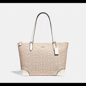 ZIP TOP TOTE IN SIGNATURE JACQUARD